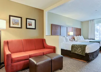 Comfort Suites Airport hotel thumbnail 7