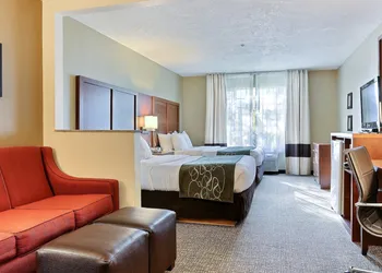 Comfort Suites Airport hotel thumbnail 8