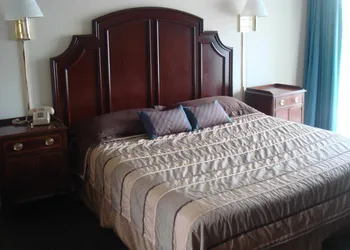 Harbor Base Pineapple Inn hotel thumbnail 2