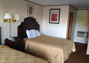 Harbor Base Pineapple Inn hotel thumbnail 5