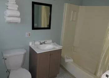 Harbor Base Pineapple Inn hotel thumbnail 6