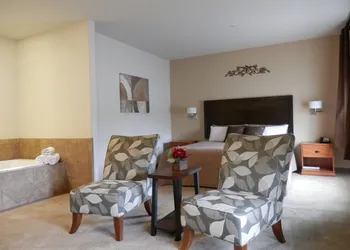 Grand View Inn & Suites hotel thumbnail 5