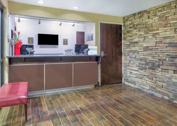 Super 8 by Wyndham New Braunfels I-35 hotel thumbnail 2