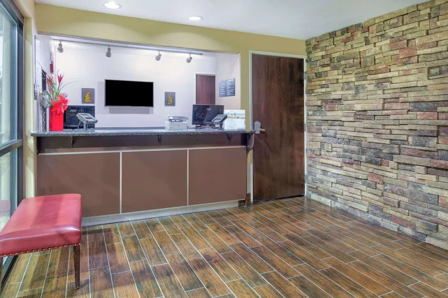 Super 8 by Wyndham New Braunfels I-35 hotel detail image 2