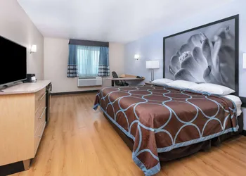 Super 8 by Wyndham New Braunfels I-35 hotel thumbnail 7