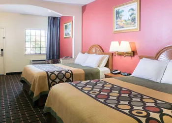 Super 8 by Wyndham Stafford Sugarland Area hotel thumbnail 3