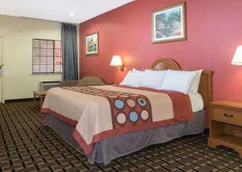 Super 8 by Wyndham Stafford Sugarland Area hotel thumbnail 6