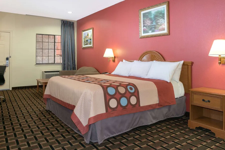Super 8 by Wyndham Stafford Sugarland Area hotel detail image 6
