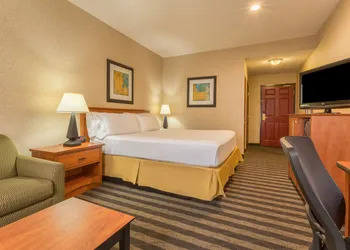 Holiday Inn Express Hotel & Suites Manteca by IHG hotel thumbnail 5