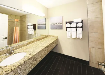 La Quinta Inn by Wyndham Sandusky near Cedar Point hotel thumbnail 6