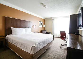 Waterloo Suites Hotel, Trademark Collection by Wyndham hotel thumbnail 7