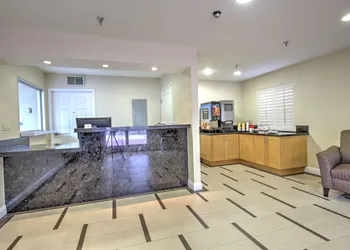 Burbank Inn and Suites hotel thumbnail 2