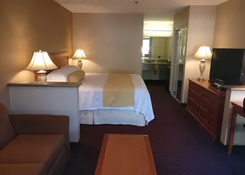 Burbank Inn and Suites hotel thumbnail 7