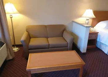 Burbank Inn and Suites hotel thumbnail 8