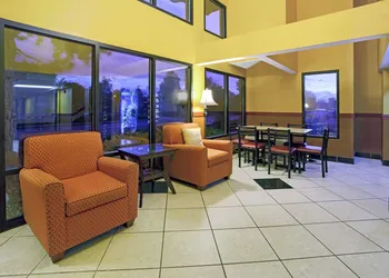 Super 8 by Wyndham Denver Stapleton hotel thumbnail 2