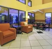 Super 8 by Wyndham Denver Stapleton hotel detail image 4