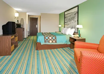 Super 8 by Wyndham Denver Stapleton hotel thumbnail 6