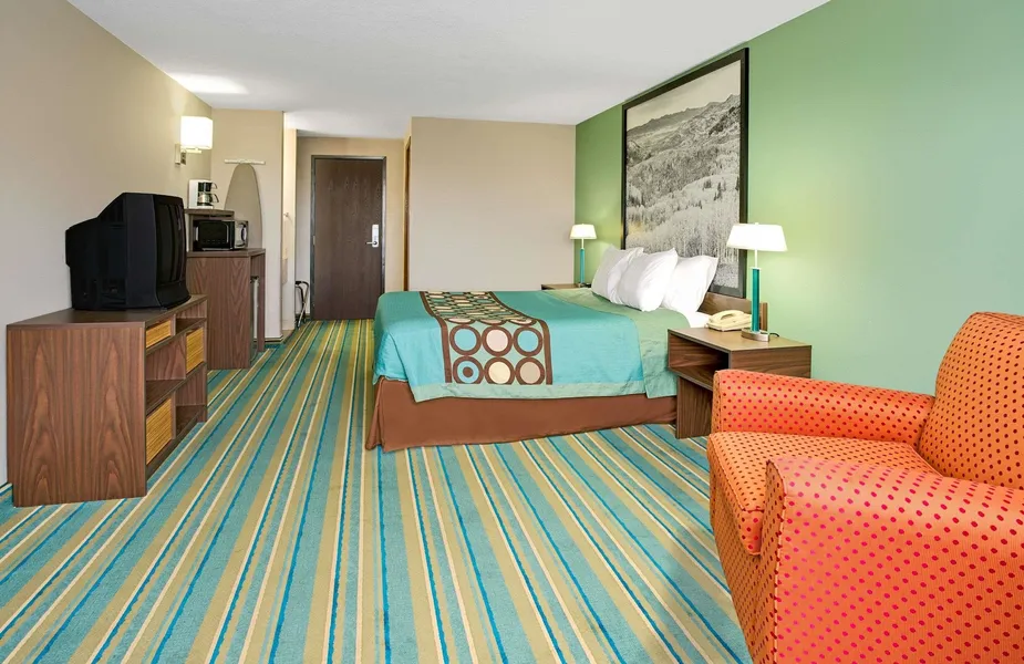 Super 8 by Wyndham Denver Stapleton hotel detail image 6