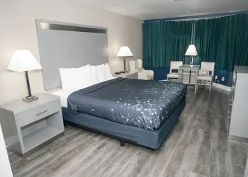 Anchor Beach Inn hotel thumbnail 8