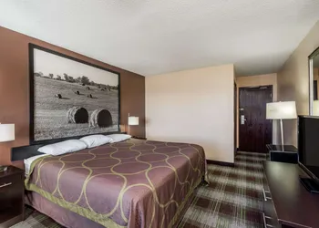 Super 8 by Wyndham Campbellsville KY hotel thumbnail 6