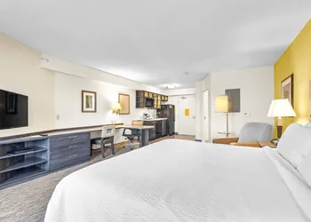 Candlewood Suites Erie by IHG hotel thumbnail 4