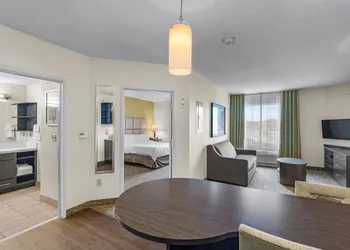 Candlewood Suites Erie by IHG hotel thumbnail 6
