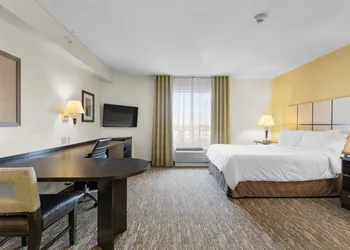Candlewood Suites Erie by IHG hotel thumbnail 8