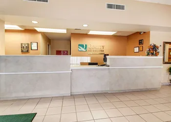 Quality Inn & Suites hotel thumbnail 2