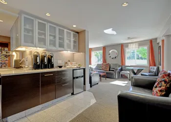 Helms Inn hotel thumbnail 3