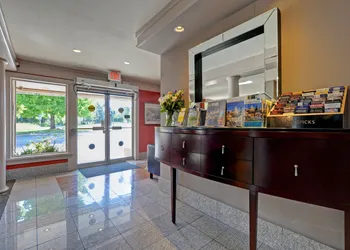 Helms Inn hotel thumbnail 6