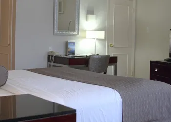 Helms Inn hotel thumbnail 7