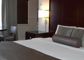 Helms Inn hotel thumbnail 8