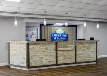 Days Inn and Suites by Wyndham Hammond, IN hotel thumbnail 2