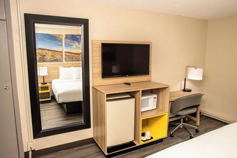Days Inn and Suites by Wyndham Hammond, IN hotel detail image 6