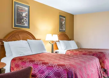 Econo Lodge Dalton West hotel thumbnail 5