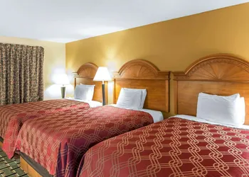 Econo Lodge Dalton West hotel thumbnail 8