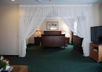 Commons Inn hotel thumbnail 2