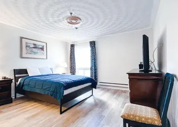 Commons Inn hotel thumbnail 5