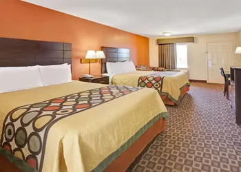 Super 8 by Wyndham Mont Belvieu/Baytown East hotel thumbnail 3