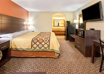 Super 8 by Wyndham Mont Belvieu/Baytown East hotel thumbnail 5
