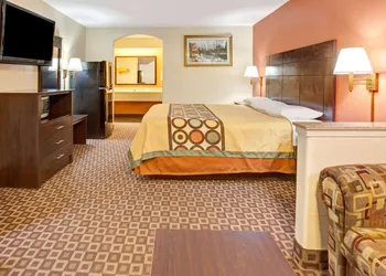 Super 8 by Wyndham Mont Belvieu/Baytown East hotel thumbnail 6