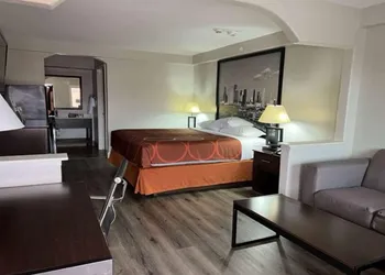 Super 8 by Wyndham Mont Belvieu/Baytown East hotel thumbnail 8