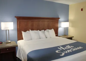 Days Inn by Wyndham Batavia Ohio hotel thumbnail 2