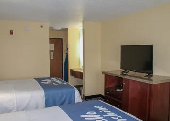 Days Inn by Wyndham Batavia Ohio hotel thumbnail 3