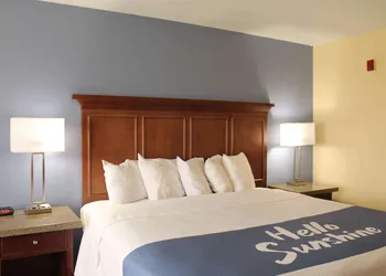 Days Inn by Wyndham Batavia Ohio hotel thumbnail 6