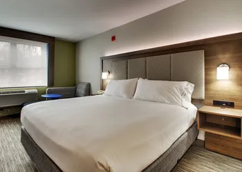 Holiday Inn Express Durham by IHG hotel thumbnail 4