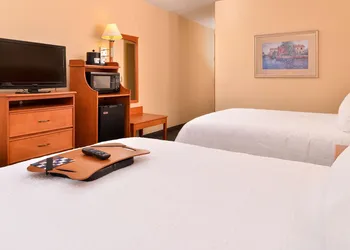 Spark by Hilton Grand Island hotel thumbnail 8