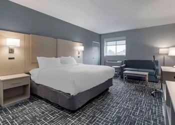 Comfort Inn Hyannis - Cape Cod hotel thumbnail 8