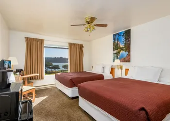 Waldport Bayfront Hotel and Restaurant hotel thumbnail 5