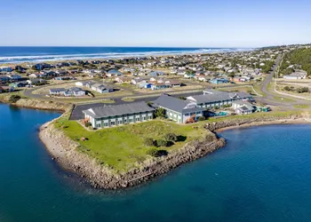 Waldport Bayfront Hotel and Restaurant hotel thumbnail 7